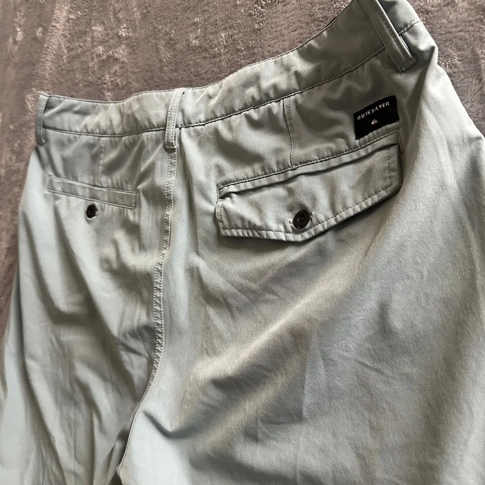 Quiksilver Amphibian Shorts Mens 36 Sage Green Hybrid Boardshorts Walkshorts 9in